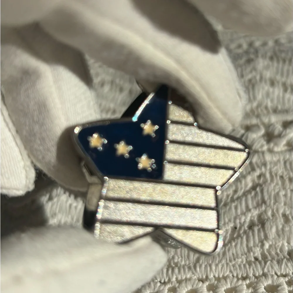Locket Watch Keychain - Picture 2 of 7
